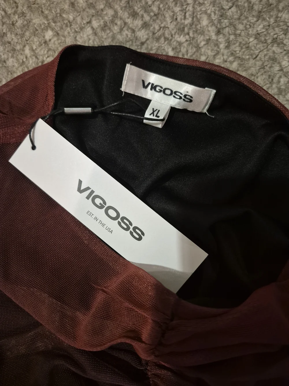 VIGOSS Ruched Ombre Sleeveless Top - Burgundy to Rust